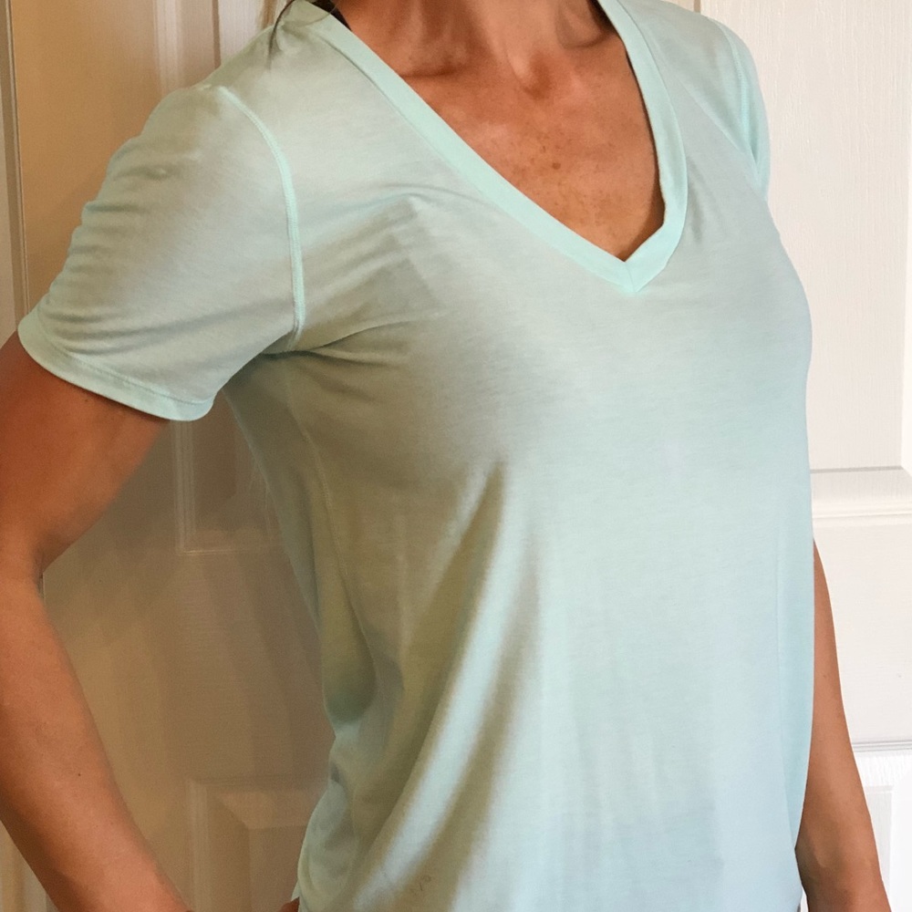 GAPfit breathe short sleeve v-neck tee